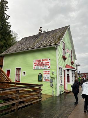 Dolly's House by null