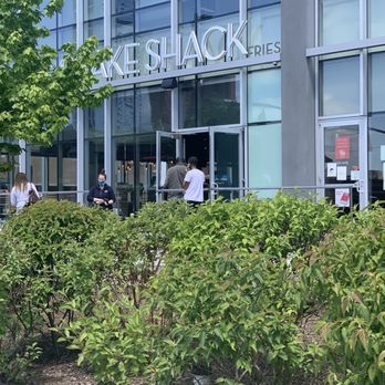 Shake Shack Inner Harbor - Mid afternoon out front 5'13'2020 - Burgers Near Me - Baltimore, Maryland Shake Shack Inner Harbor - Mid afternoon out front 5'13'2020 - Burgers Near Me - Baltimore, Maryland