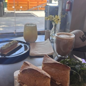 ID-Eclair - Hey ! not a Bree sandwich ... but it sure hella tastes like one!! - Bakeries Near Me - Pasadena, California