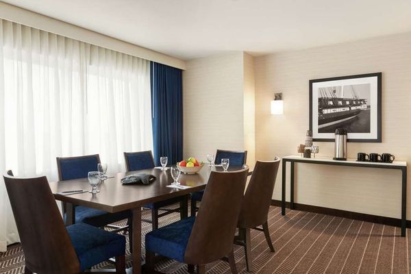 Embassy Suites by Hilton Boston at Logan Airport by null