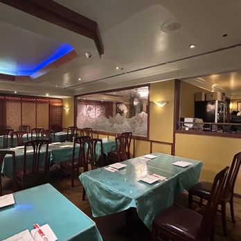 Kirin Restaurant - Tables - Seafood Near Me - Honolulu, Hawaii
