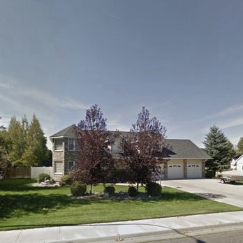 Jose's Tree Service - Before tree removal and dead shrubs underneath. With large pine tree at right side of house growing over the roof. - Tree Services Near Me - Idaho Falls, Idaho Jose's Tree Service - Before tree removal and dead shrubs underneath. With large pine tree at right side of house growing over the roof. - Tree Services Near Me - Idaho Falls, Idaho