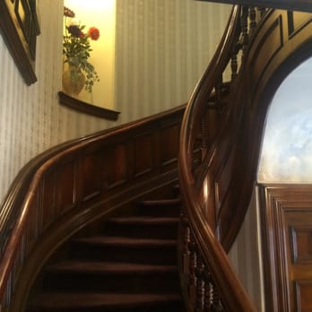 Chipman Hill Suites - Winding staircase - Hotels Near Me - Saint John, New Brunswick