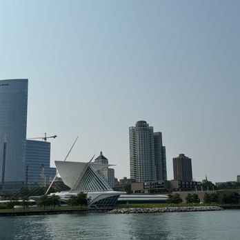 Milwaukee Art Museum - Skyline - Art Museums Near Me - Milwaukee, Wisconsin