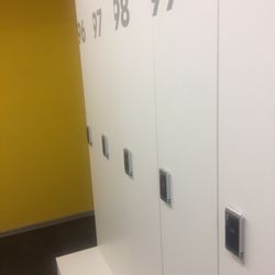Sauna Spot Dvorce - Modern lockers on chip