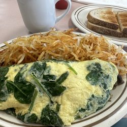 Ravis Grille - Spinach Swiss and mushroom omelette