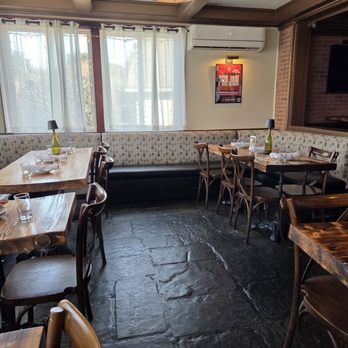 Union Burger Bar - Burgers Near Me - Southampton, New York Union Burger Bar - Burgers Near Me - Southampton, New York