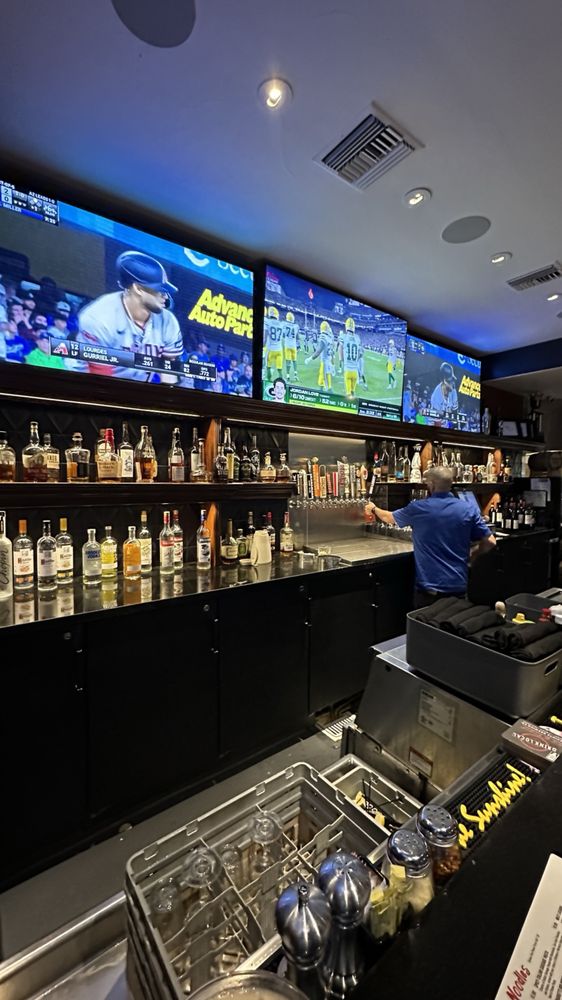Stuft Pizza Bar & Grill