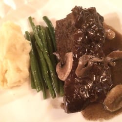 Sabatini 意大利餐廳 - Slow cooked Australian Wagyu beef short ribs with red wine sauce and mushrooms. So delicious!!