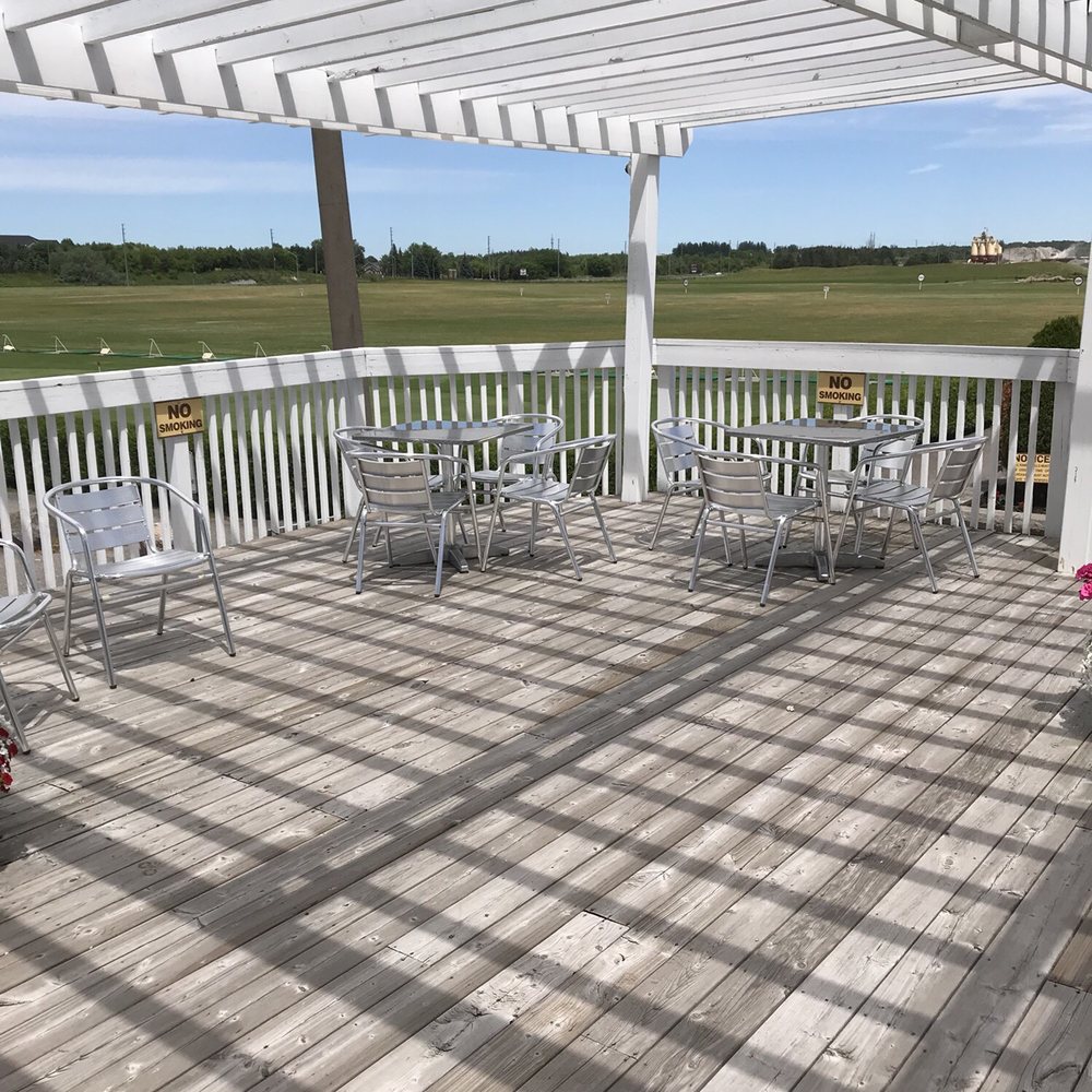 Bloomington Downs Golf Club - Clubhouse patio - Golf Near Me - Richmond Hill, Ontario