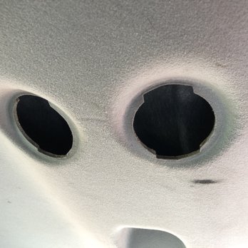 Issy Rental - Rente una camioneta y me la entregan así??? La que me iban a dar no le sirve el a/c y esta no tiene las ventanas de la ventilación ‍ - Car Rental Near Me - Tijuana, BCN