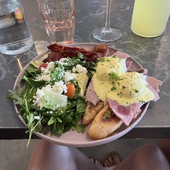 Leeland House - Eggs Benedict and mimosa - Restaurants Near Me - Galveston, Texas Leeland House - Eggs Benedict and mimosa - Restaurants Near Me - Galveston, Texas