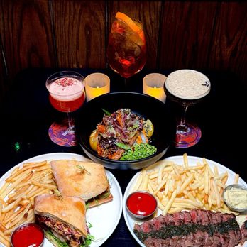 Sir Henry’s - Cocktail Bars Near Me - New York, New York