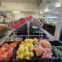 Lee's Merced Community Food Market