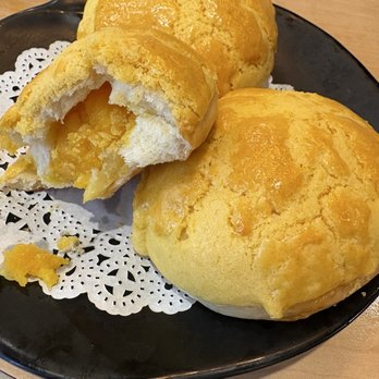Sam Woo Cafe - Baked sweet custard bun aka pineapple bun - $6.50 - 5/5 - Desserts Near Me - Artesia, California