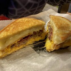 Doris Bar & Grill - Lumberjack- 9 slices of cheeeeese!