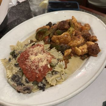 Mangia Mangia - Chicken Calabrese with house pasta - Italian Near Me - Huntington Beach, California Mangia Mangia - Chicken Calabrese with house pasta - Italian Near Me - Huntington Beach, California