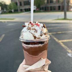 Deri Delite - Sundae in a cup. Huge!