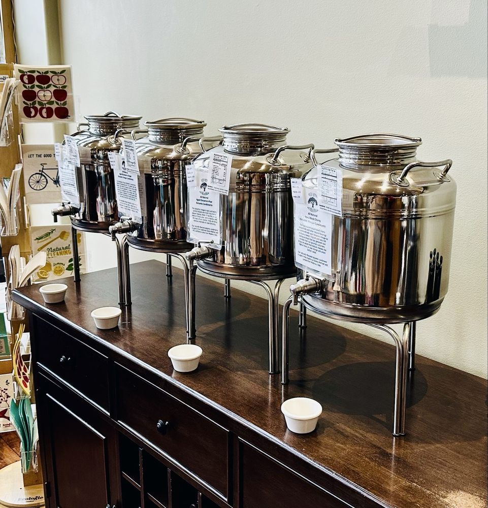 Red Wing Olive Oils & Vinegars Logo