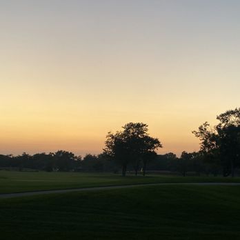 Wiley's Grill - a golf course at sunset - American Near Me - Flossmoor, Illinois