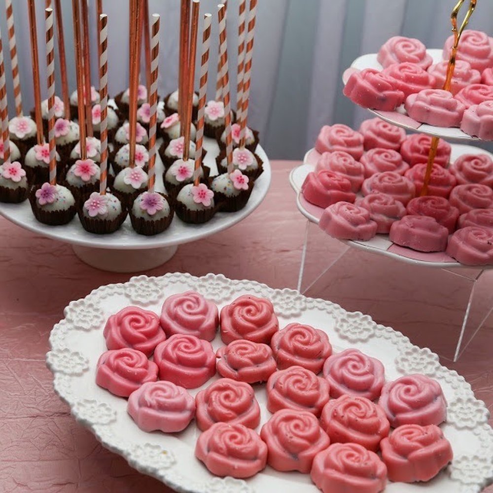 Venetian Banquet Hall - Cake pops and rose Oreos by @relevent_mia - Venues & Event Spaces Near Me - Miami, Florida Venetian Banquet Hall - Cake pops and rose Oreos by @relevent_mia - Venues & Event Spaces Near Me - Miami, Florida