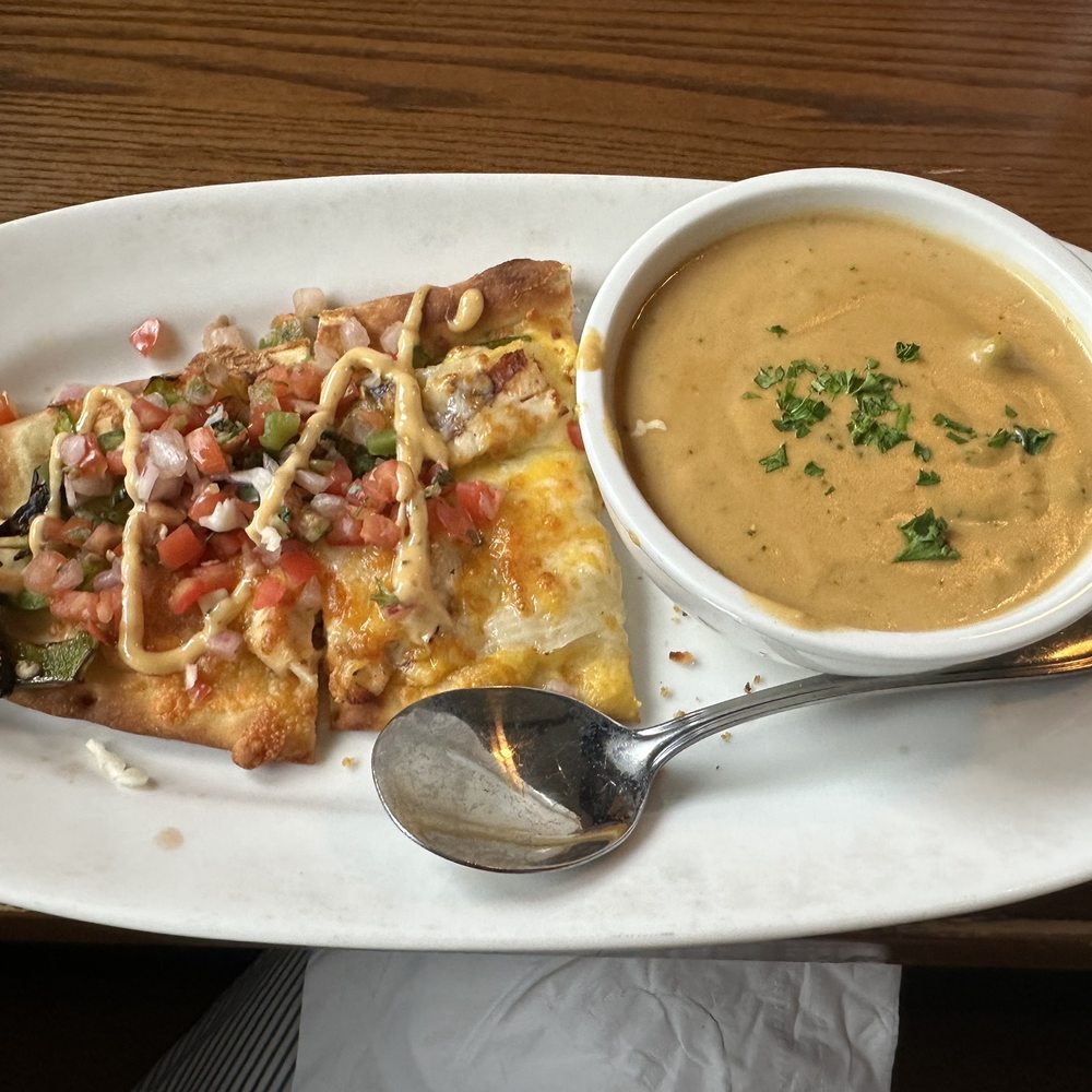 99 Restaurants - Chicken fajita flatbread and broccoli cheddar soup - American Near Me - Bristol, Connecticut 99 Restaurants - Chicken fajita flatbread and broccoli cheddar soup - American Near Me - Bristol, Connecticut