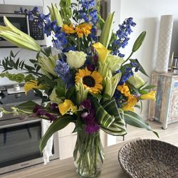 Flower Craft - I asked for blue and yellow and a little bit of vertical appeal, magnificent!