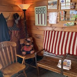 Log Cabin Inn - Front entrance seating