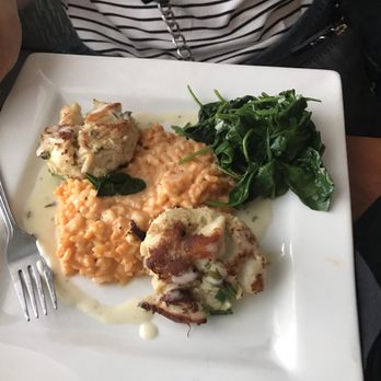 Hot Tuna - Crab cakes - Bars Near Me - Virginia Beach, Virginia