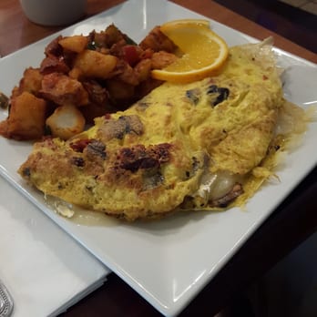 Jumpin Java - Brie omelette with house potatoes :-) - Breakfast & Brunch Near Me - Studio City, California