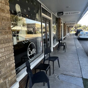 Un Caffe - Outside seating and street view - Coffee & Tea Near Me - Houston, Texas Un Caffe - Outside seating and street view - Coffee & Tea Near Me - Houston, Texas