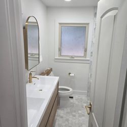 Michigan Rose Construction - View from the hallway of the full bath