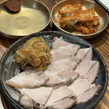 Okdongsik - Naeng Jeyuk - Korean Near Me - Honolulu, Hawaii