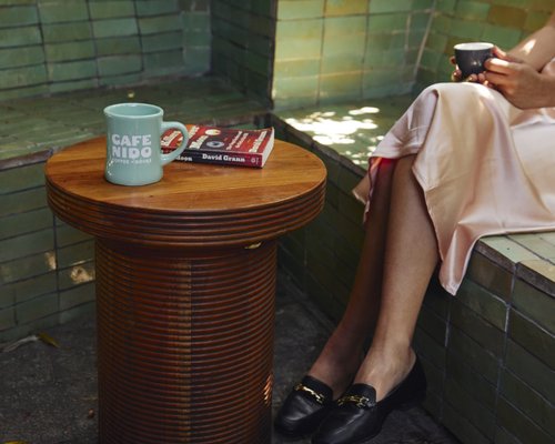 CAFE NIDO: Coffee & Books by null