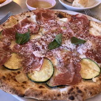 Cantina - Pizza w zucchini Coppa Parma some cheese I can't recall & pecorino. Hard to eat more than 1/2 - Italian Near Me - København