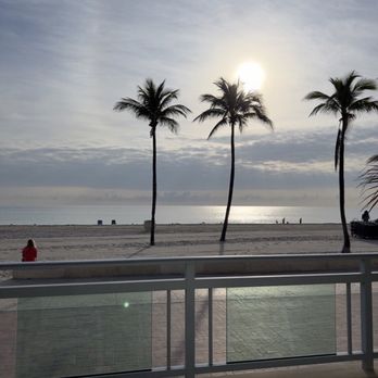 Diane Oceanfront Suites - View from hotel patio. - Hotels Near Me - Hollywood, Florida Diane Oceanfront Suites - View from hotel patio. - Hotels Near Me - Hollywood, Florida