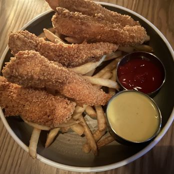 Village Taphouse - Canadian (New) Near Me - West Vancouver, British Columbia Village Taphouse - Canadian (New) Near Me - West Vancouver, British Columbia