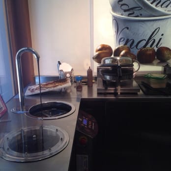 Venchi - Chocolate fountain - Ice Cream & Frozen Yogurt Near Me - Florence, FI Venchi - Chocolate fountain - Ice Cream & Frozen Yogurt Near Me - Florence, FI