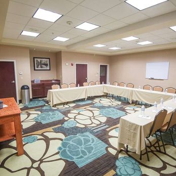 Hampton Inn Brattleboro - Meeting Room - Hotels Near Me - Brattleboro, Vermont