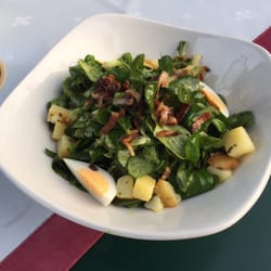Burgrestaurant Obervoitsberg - Vogerlsalat mit Ei, gebratenem Speck und Erdäpfeln