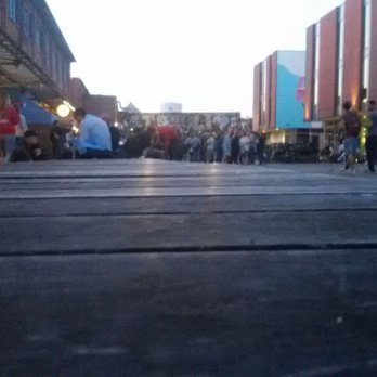 Lattenplatz - Der Platz an einem lauen Donnerstag Abend im Aug. 2019 - Public Plazas Near Me - Hamburg, HH
