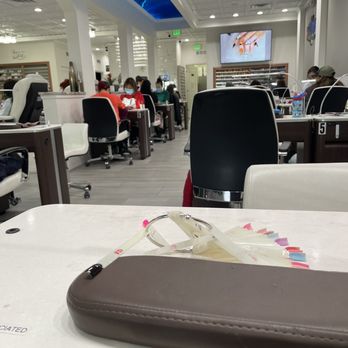 Foxy Nails & Lash - Manicure area - Nail Salons Near Me - Arvada, Colorado