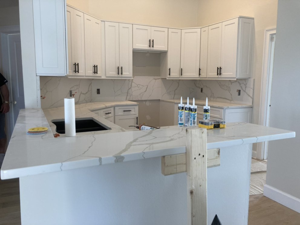 Deluxe Countertop Solutions - countertop fabricator in Vero Beach, FL