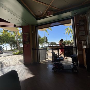 Cheeseburger In Paradise - Burgers Near Me - Honolulu, Hawaii