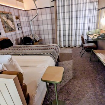 Moxy Banff - King bedroom - Hotels Near Me - Banff, Alberta