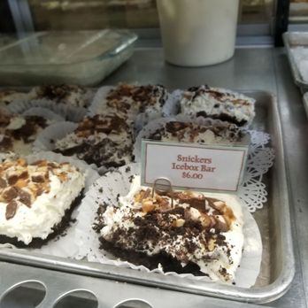 Magnolia Bakery - Bakeries Near Me - Chicago, Illinois