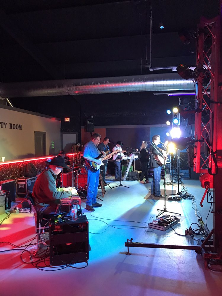 PUTTERS & GUTTERS 25 Photos & 24 Reviews Bowling 2341 S Hwy 281