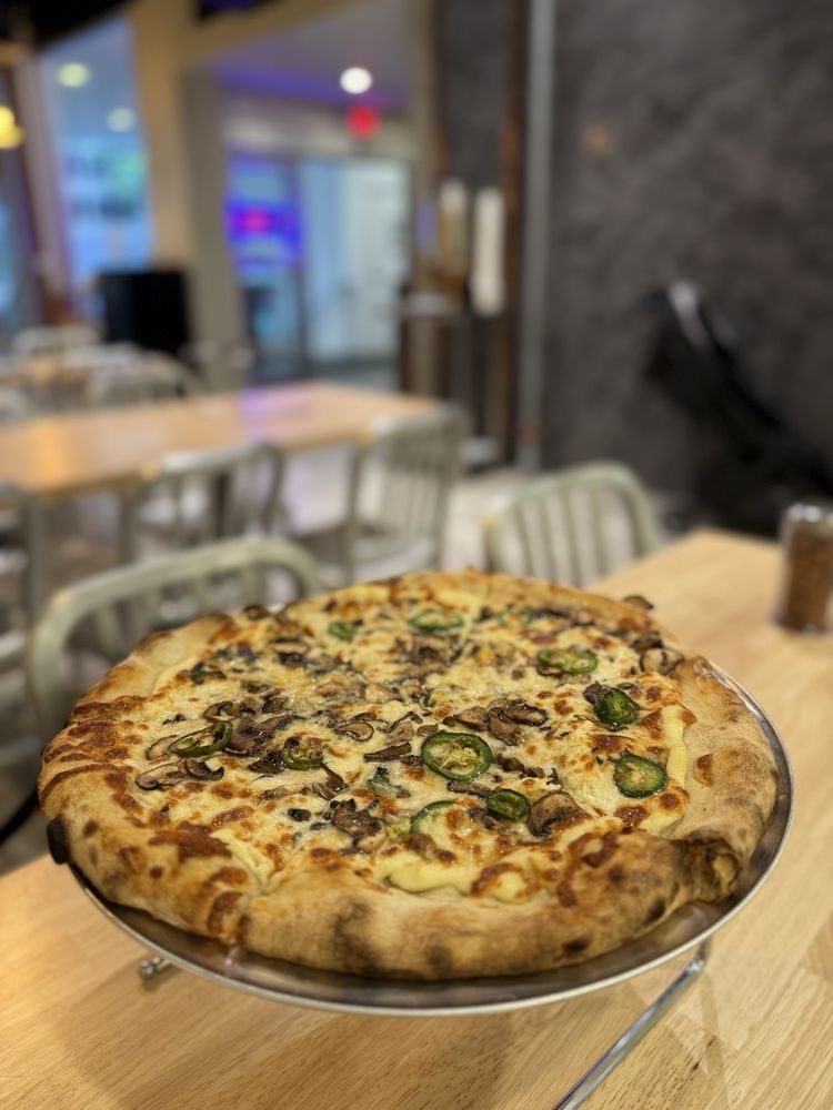 LUIGIS PIZZA - Updated April 2026 - 63 Photos & 65 Reviews - 2299 Kuhio ...