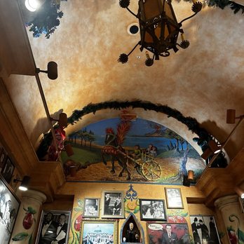 Buca di Beppo Italian Restaurant - Waiting area - Italian Near Me - Redondo Beach, California Buca di Beppo Italian Restaurant - Waiting area - Italian Near Me - Redondo Beach, California
