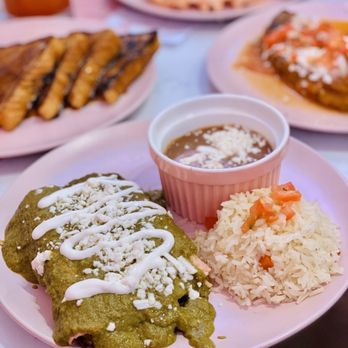 Taquero Mucho - Enmoladas verdes... would def order again - Mexican Near Me - Austin, Texas Taquero Mucho - Enmoladas verdes... would def order again - Mexican Near Me - Austin, Texas